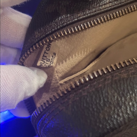 Vintage Louis Vuitton Dark Brown Monogram Toiletry Bag With Wear - Picture 8 of 9